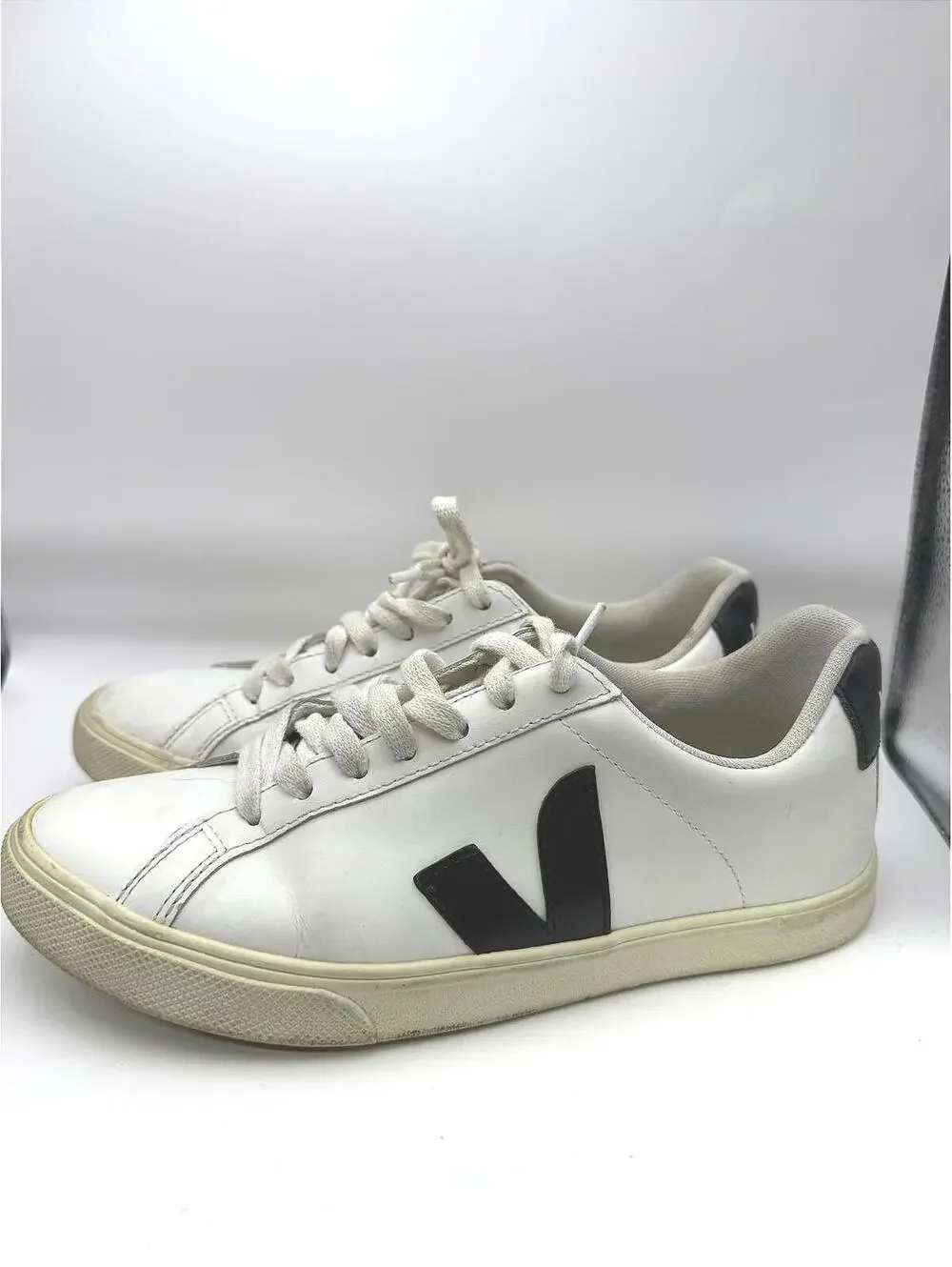 Veja White and Black Leather Sneakers Women's 5 Eu 36